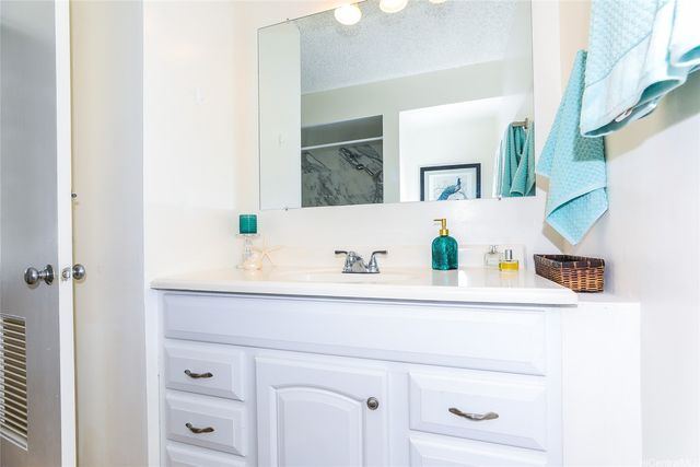 747 Amana Street 613, Honolulu, HI 96814