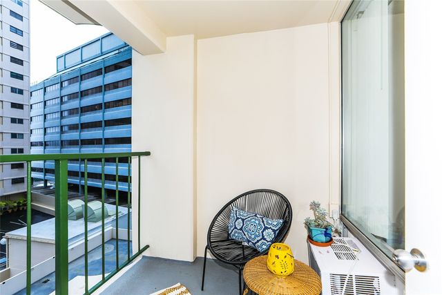 747 Amana Street 613, Honolulu, HI 96814