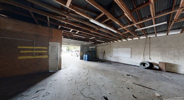 1407 S Gevers, San Antonio, TX 78210