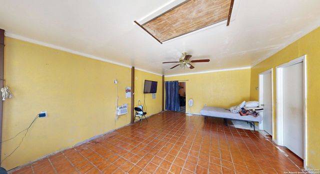 1407 S Gevers, San Antonio, TX 78210