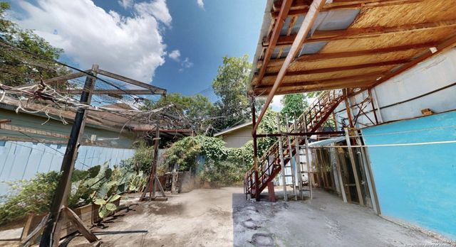 1407 S Gevers, San Antonio, TX 78210