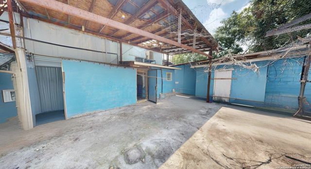 1407 S Gevers, San Antonio, TX 78210