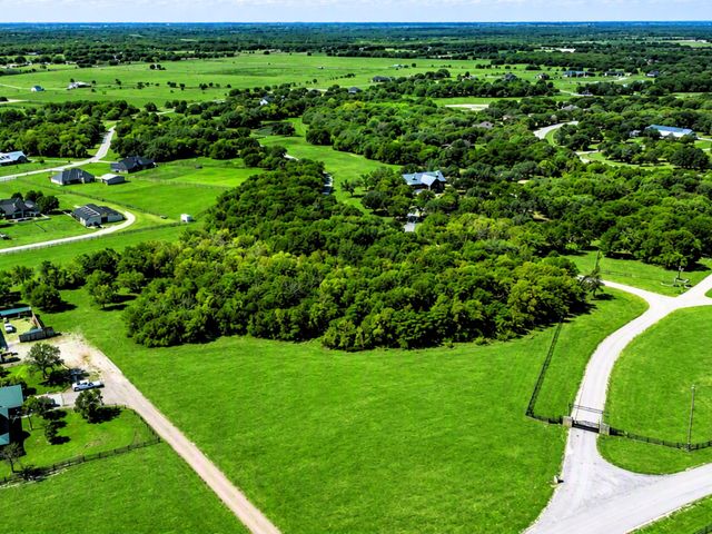 3319 Old Barn Court, Granbury, TX 76048