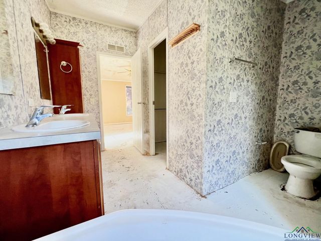 917 Green Blackmon Rd., Kilgore, TX 75662