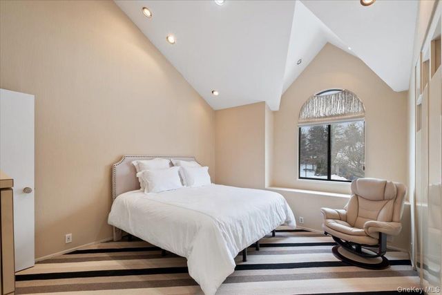 2 Brookridge Road, New Rochelle, NY 10804