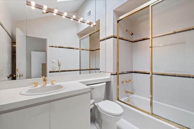 2 Brookridge Road, New Rochelle, NY 10804