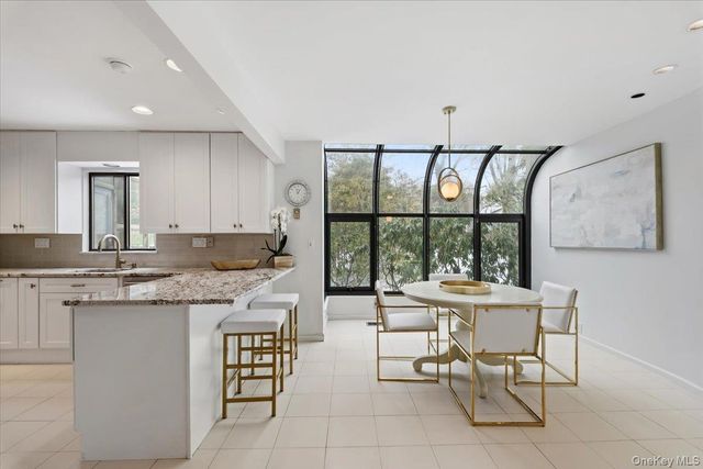 2 Brookridge Road, New Rochelle, NY 10804