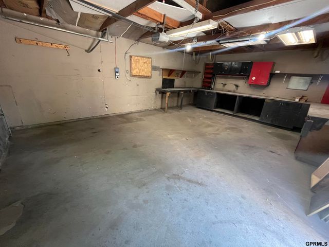 1015 Center Street, Omaha, NE 68108