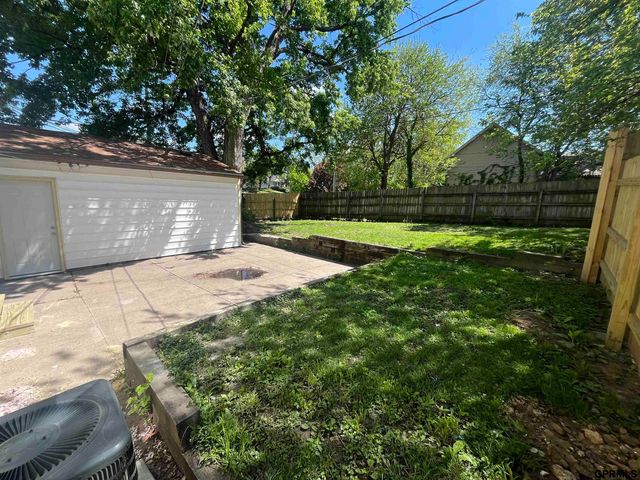 1015 Center Street, Omaha, NE 68108