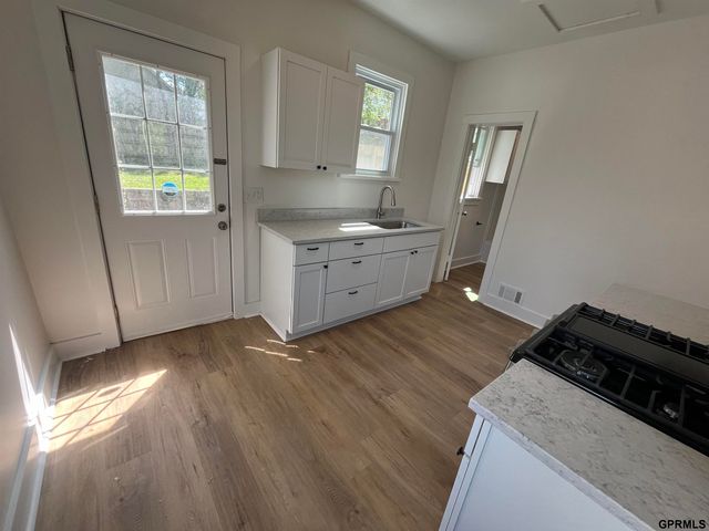 1015 Center Street, Omaha, NE 68108