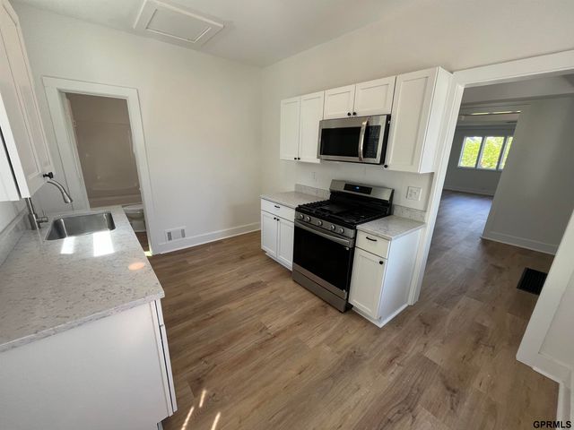1015 Center Street, Omaha, NE 68108