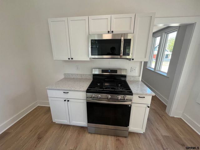 1015 Center Street, Omaha, NE 68108