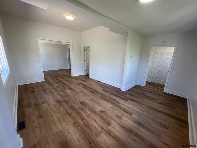 1015 Center Street, Omaha, NE 68108