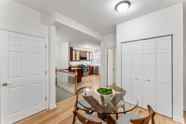 1520 W Belle Plaine Avenue 1, Chicago, IL 60613