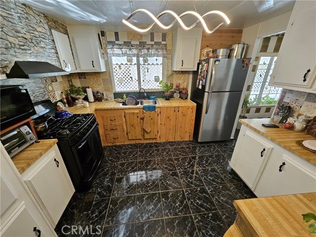 17400 Valley 74, Fontana, CA 92335