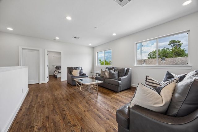 2122 Banks Street, Houston, TX 77098