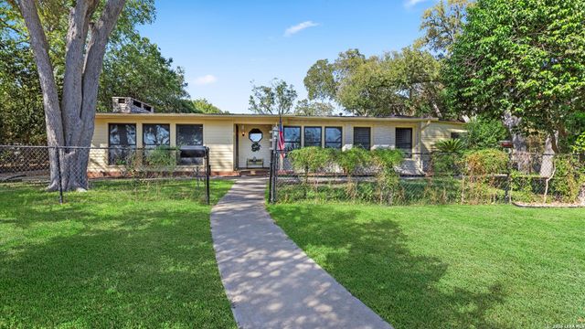 1049 IVY LN, Terrell Hills, TX 78209