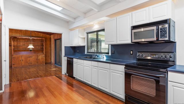 1049 IVY LN, Terrell Hills, TX 78209
