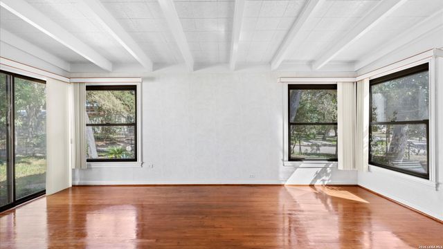 1049 IVY LN, Terrell Hills, TX 78209