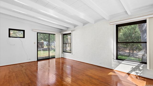 1049 IVY LN, Terrell Hills, TX 78209
