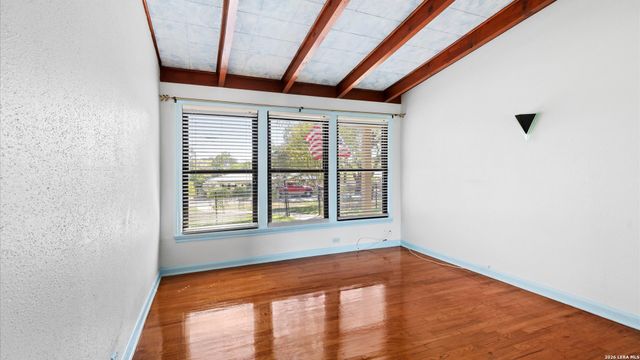 1049 IVY LN, Terrell Hills, TX 78209