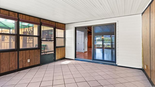 1049 IVY LN, Terrell Hills, TX 78209