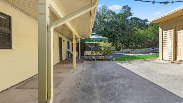 1049 IVY LN, Terrell Hills, TX 78209