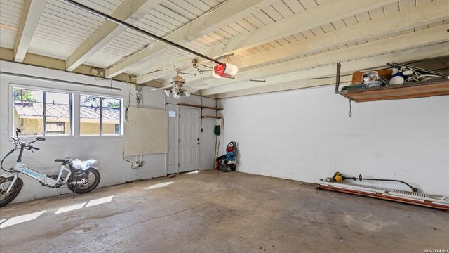 1049 IVY LN, Terrell Hills, TX 78209