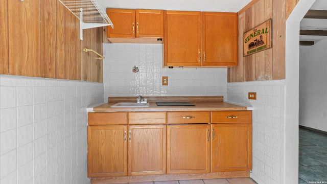 1049 IVY LN, Terrell Hills, TX 78209
