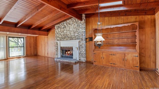 1049 IVY LN, Terrell Hills, TX 78209