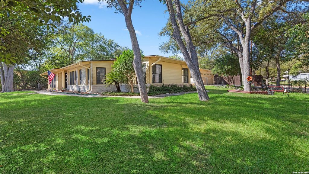 1049 IVY LN, Terrell Hills, TX 78209