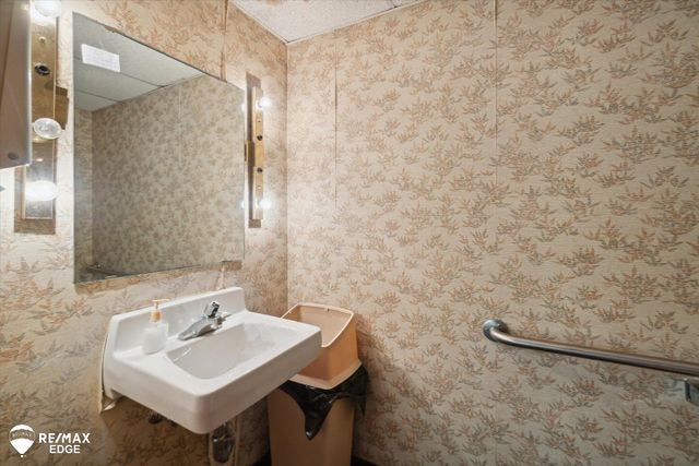 4414 Bay Road, Saginaw, MI 48603