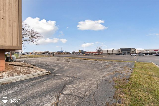 4414 Bay Road, Saginaw, MI 48603