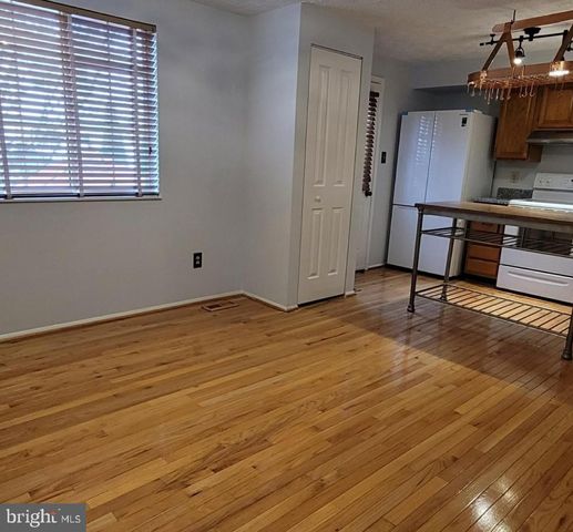 7974 TYSON OAKS CIR, Vienna, VA 22182