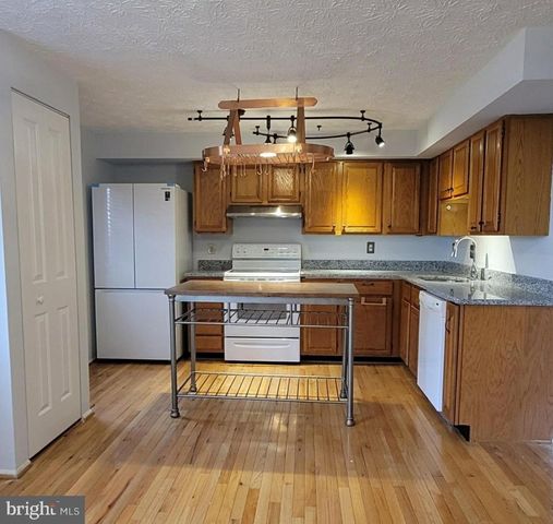 7974 TYSON OAKS CIR, Vienna, VA 22182