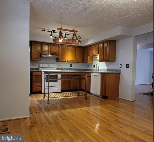 7974 TYSON OAKS CIR, Vienna, VA 22182