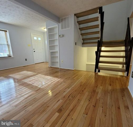 7974 TYSON OAKS CIR, Vienna, VA 22182