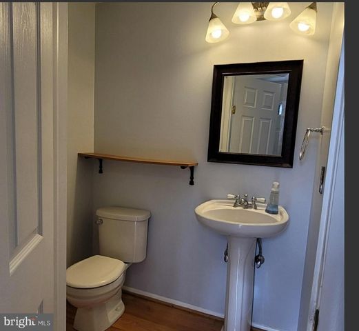 7974 TYSON OAKS CIR, Vienna, VA 22182