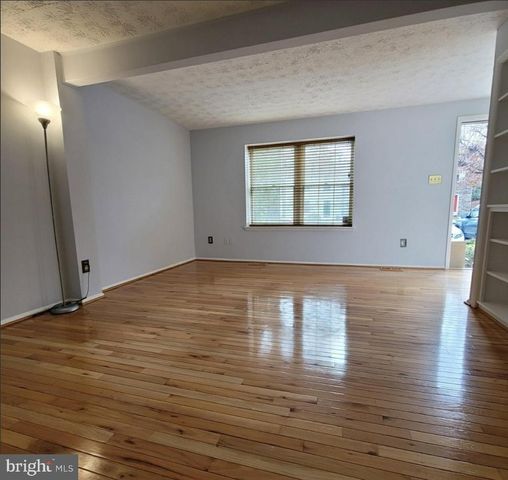 7974 TYSON OAKS CIR, Vienna, VA 22182