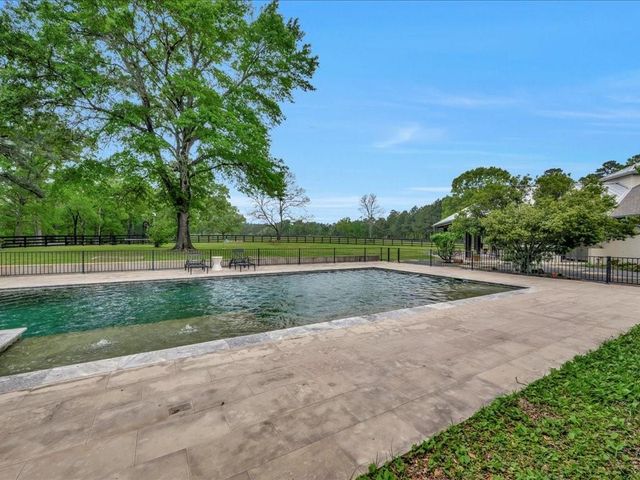 1810 Caspers Cove Road, Lufkin, TX 75904