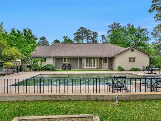 1810 Caspers Cove Road, Lufkin, TX 75904