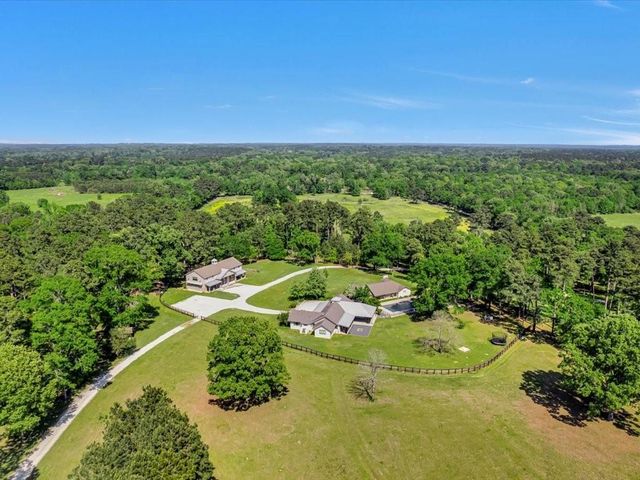 1810 Caspers Cove Road, Lufkin, TX 75904