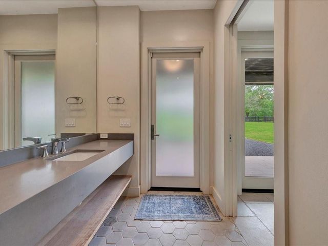 1810 Caspers Cove Road, Lufkin, TX 75904