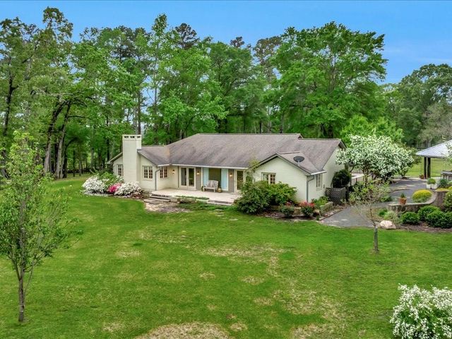 1810 Caspers Cove Road, Lufkin, TX 75904