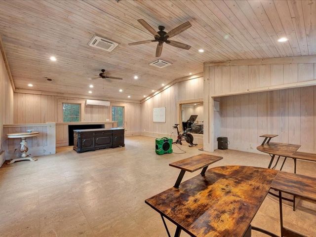 1810 Caspers Cove Road, Lufkin, TX 75904