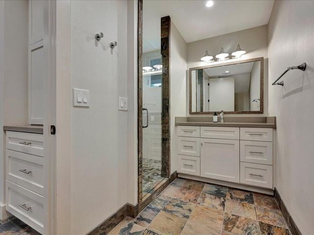 1810 Caspers Cove Road, Lufkin, TX 75904