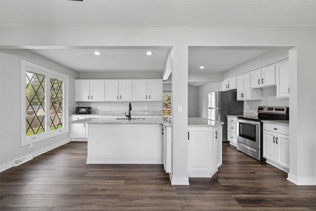 3301 Melanie Drive, Urbandale, IA 50322