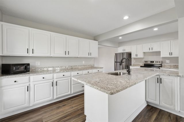 3301 Melanie Drive, Urbandale, IA 50322