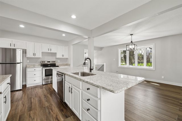 3301 Melanie Drive, Urbandale, IA 50322