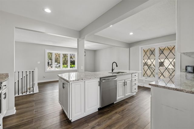 3301 Melanie Drive, Urbandale, IA 50322